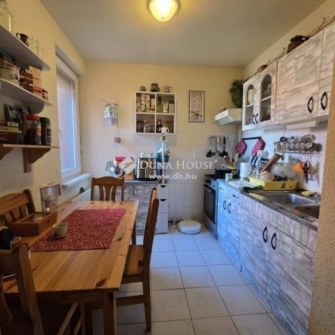 Eladó téglalakás, Kecskeméten 44.8 M Ft, 3 szobás