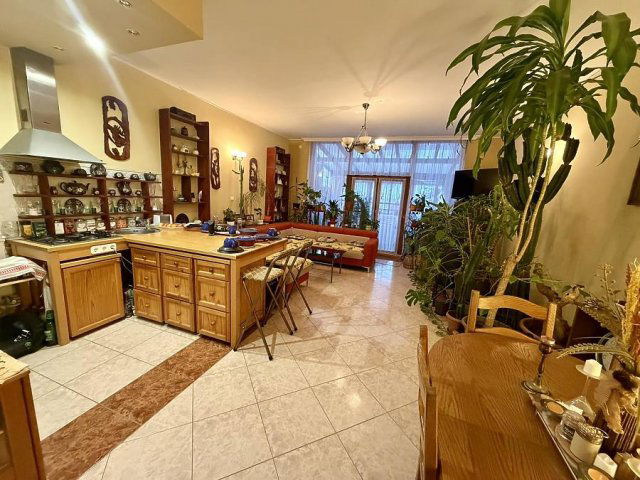 Eladó téglalakás, Vácon 124.99 M Ft, 5 szobás