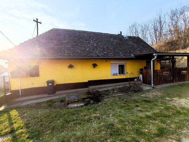 Eladó családi ház, Cikón 17.9 M Ft, 1+2 szobás