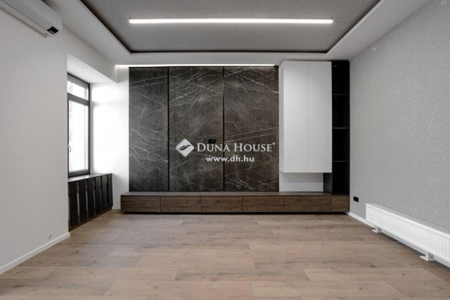 Eladó téglalakás, Pécsett 79.9 M Ft, 2 szobás