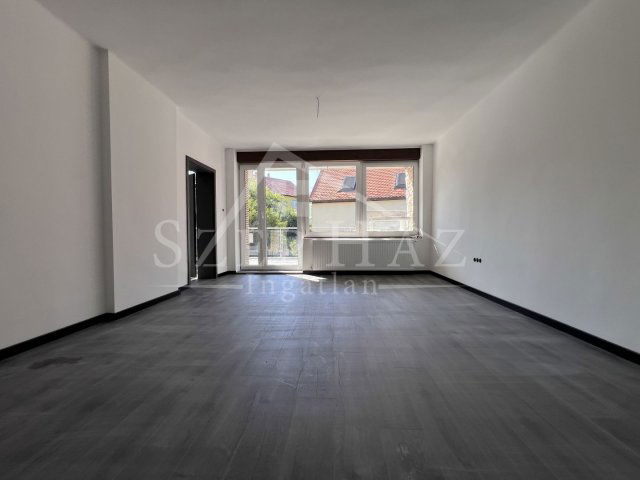 Eladó téglalakás, Pécsett 89 M Ft, 4 szobás