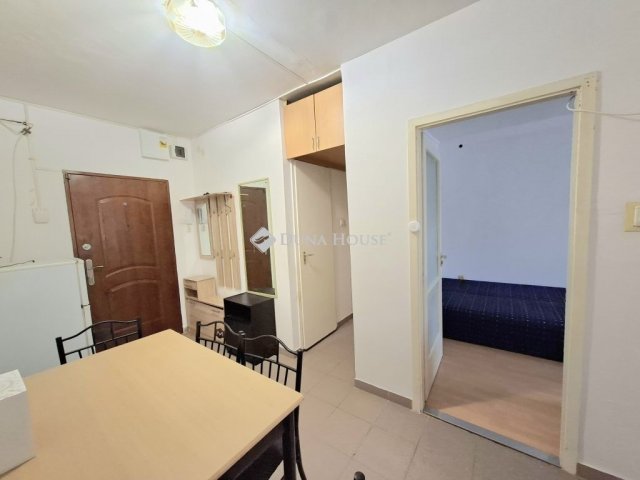 Eladó panellakás, Székesfehérvárott 50.5 M Ft, 2 szobás