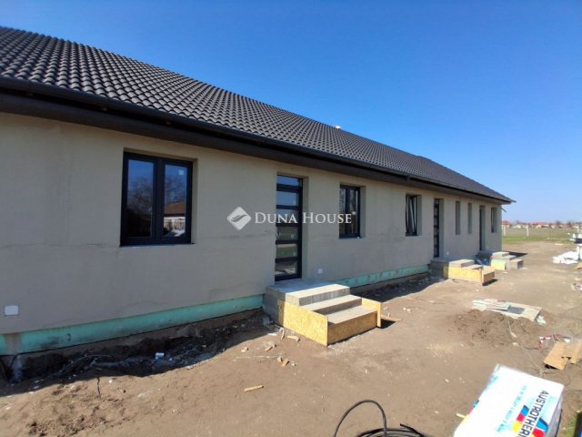 Eladó téglalakás, Kocséren 35.837 M Ft, 2 szobás