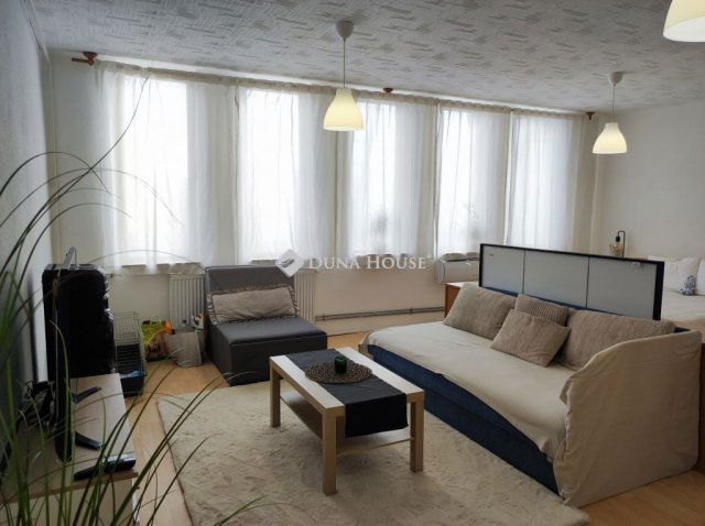 Eladó családi ház, Vecsésen 129.9 M Ft, 4 szobás