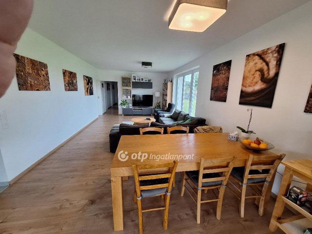 Eladó családi ház, Máriakálnokon 118 M Ft, 5 szobás