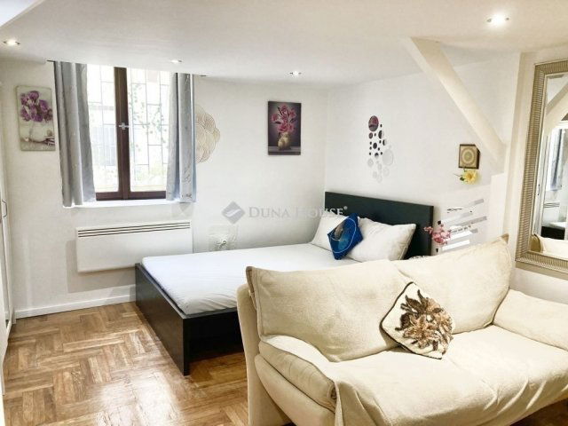 Eladó téglalakás, Budapesten, VI. kerületben 49.9 M Ft, 1 szobás