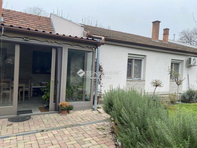 Eladó családi ház, Csongrádon 63.5 M Ft, 6 szobás