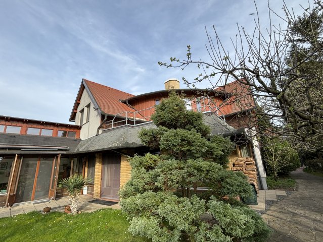 Eladó családi ház, Győrött 299.9 M Ft, 7 szobás