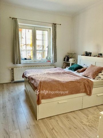 Eladó családi ház, Pécsett 89.9 M Ft, 4 szobás