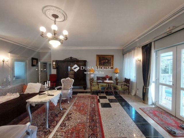 Eladó családi ház, Tahitótfalun 616 M Ft, 7 szobás