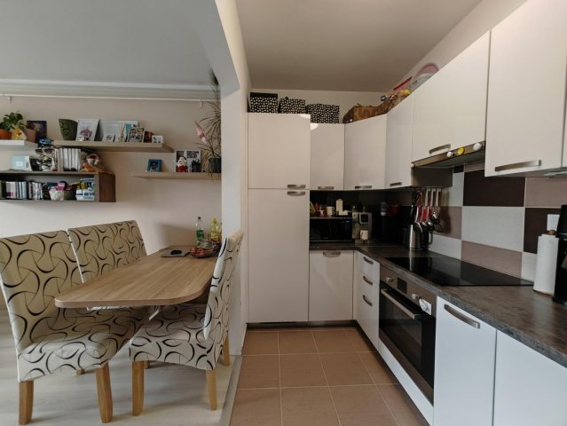 Eladó panellakás, Tatabányán 41.99 M Ft, 3 szobás