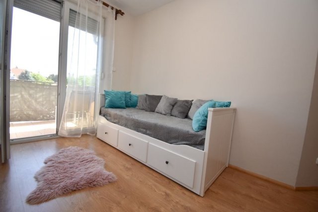Kiadó téglalakás, albérlet, Debrecenben 360 E Ft / hó, 3 szobás