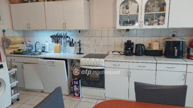 Eladó panellakás, Debrecenben 59.9 M Ft, 2+1 szobás