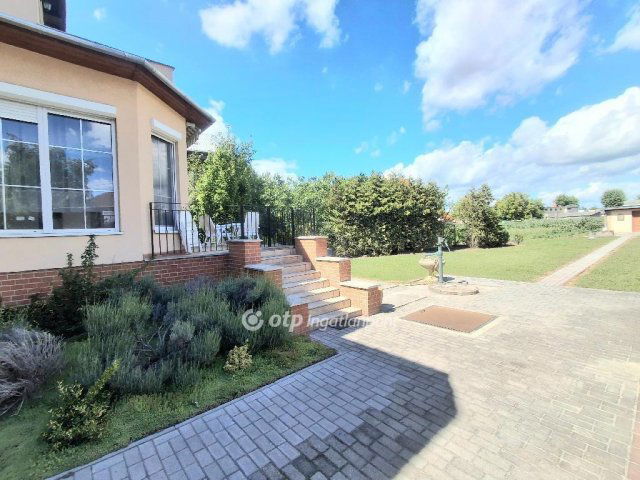 Eladó családi ház, Budapesten, XVI. kerületben 187 M Ft