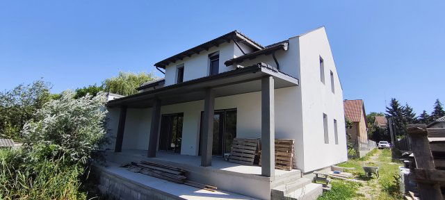 Eladó ikerház, Pécelen 119.9 M Ft, 6 szobás