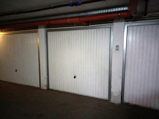 Eladó garázs, Szegeden, Rózsa utcában 10 M Ft