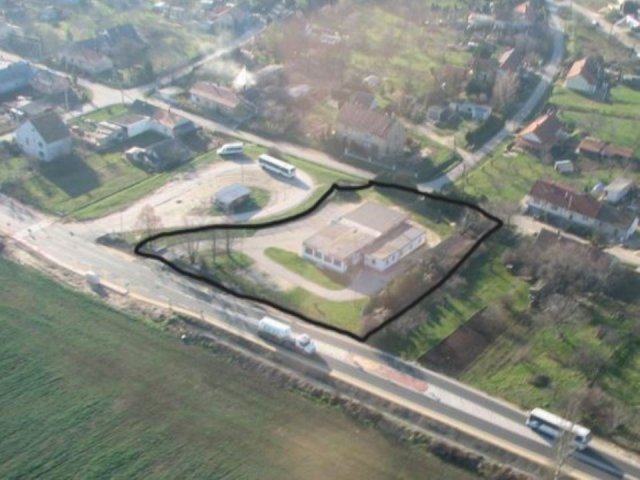 Eladó üzlethelyiség, Litéren, Árpád utcában 300 M Ft