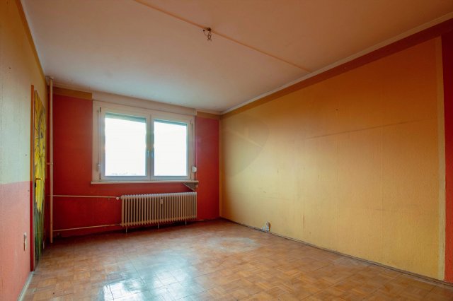 Eladó panellakás, Tatabányán 31.5 M Ft, 1+1 szobás