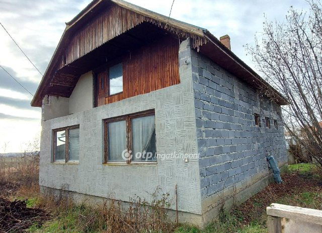 Eladó családi ház, Csépán 6.6 M Ft, 4 szobás