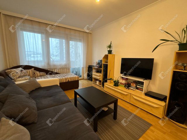 Eladó panellakás, Győrött 64.9 M Ft, 3 szobás