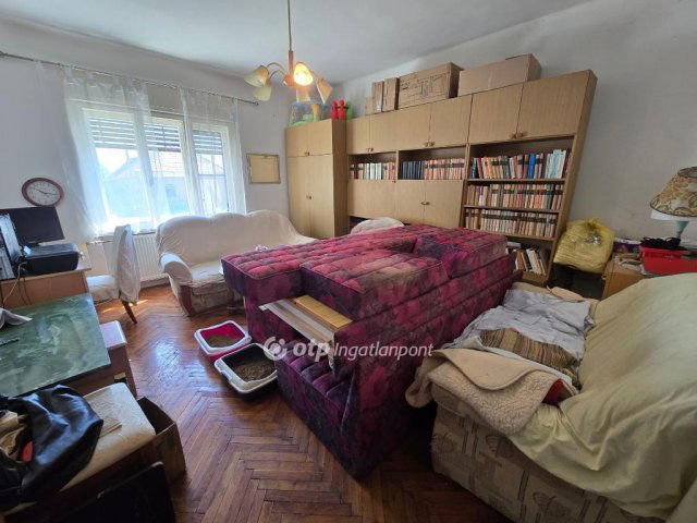 Eladó családi ház, Marcaltőn 31.9 M Ft, 5 szobás