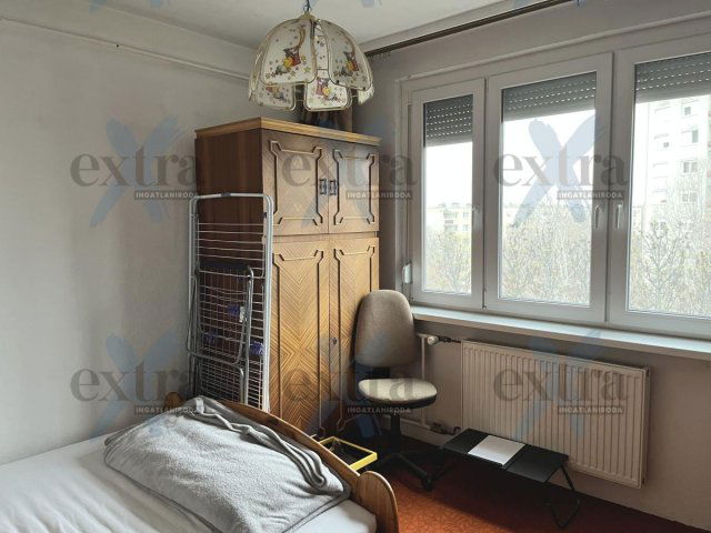 Eladó panellakás, Szegeden 48 M Ft, 3 szobás