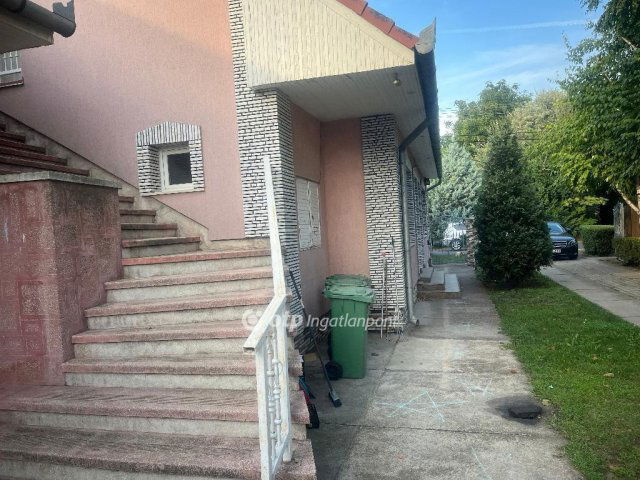 Eladó családi ház, Abonyban 69.9 M Ft, 7+3 szobás