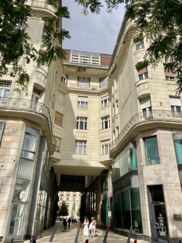 Eladó téglalakás, Budapesten, V. kerületben 0.233 M Ft, 1 szobás