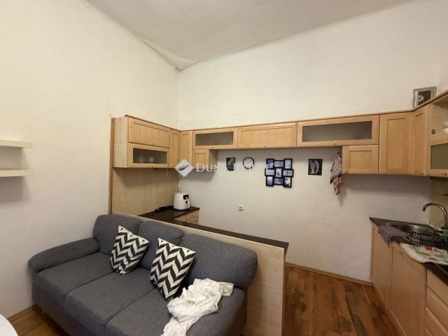 Eladó téglalakás, Budapesten, VII. kerületben 69.9 M Ft