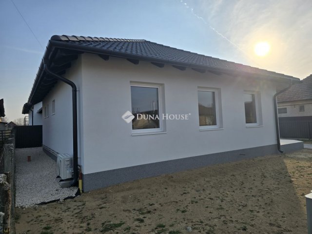 Eladó ikerház, Újlengyelen 69.99 M Ft, 3 szobás