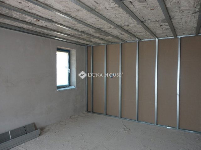 Eladó téglalakás, Bicskén 73 M Ft, 3 szobás