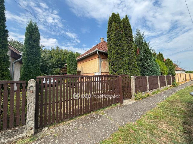 Eladó családi ház, Dombrádon 13 M Ft, 2 szobás