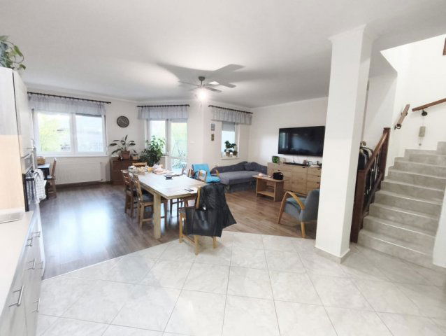 Eladó sorház, Nagytarcsán, Szent László utcában 124 M Ft