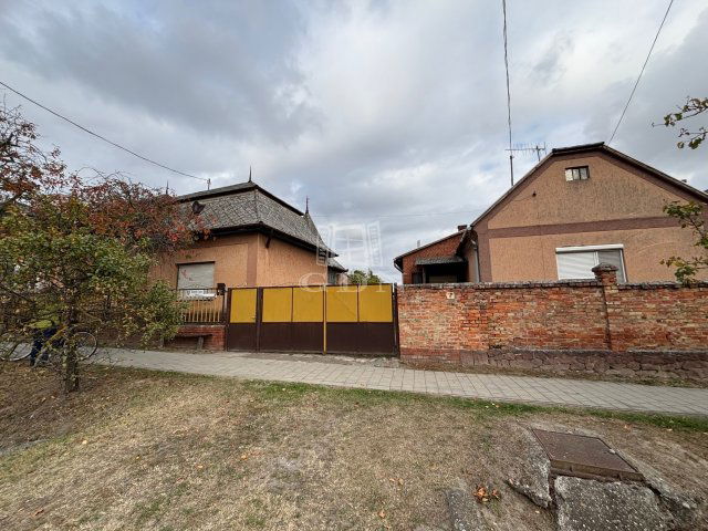 Eladó családi ház, Ászáron 35 M Ft, 5 szobás