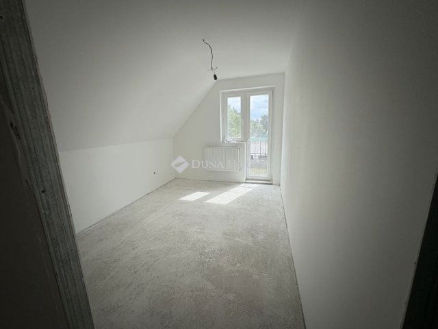 Eladó családi ház, Gyöngyösön 59.9 M Ft, 5 szobás