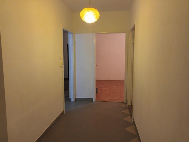 Eladó panellakás, Debrecenben, Gyergyó utcában 61.9 M Ft