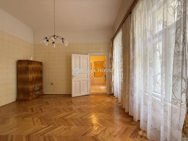 Eladó téglalakás, Budapesten, VI. kerületben 61.9 M Ft, 2 szobás