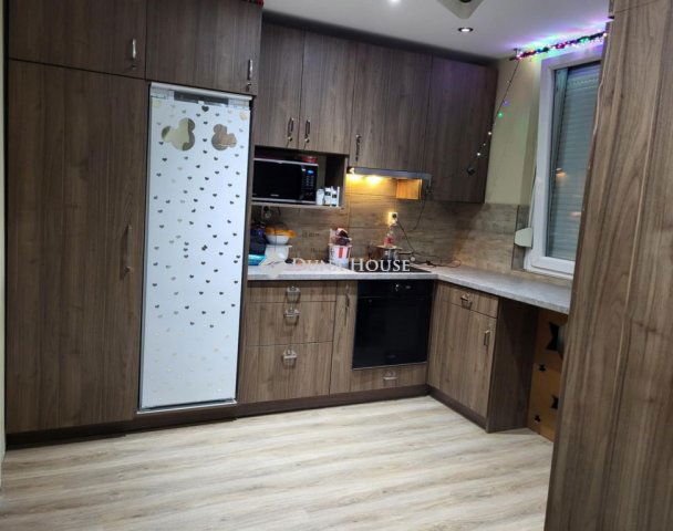 Eladó panellakás, Tatabányán 45 M Ft, 1+4 szobás