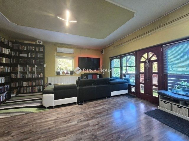 Eladó családi ház, Pécelen 68.5 M Ft, 3 szobás