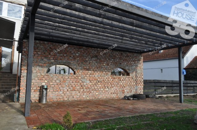 Eladó családi ház, Tiszaalpáron 68.9 M Ft, 7 szobás