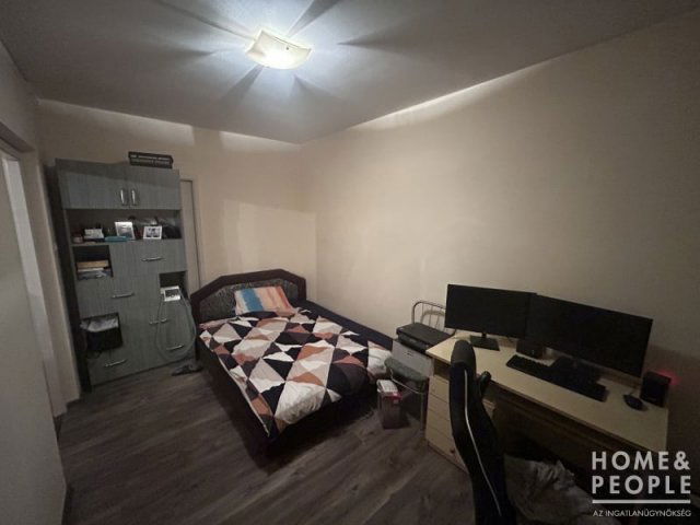 Eladó téglalakás, Szegeden 59.9 M Ft, 3 szobás