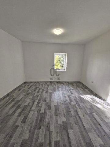 Eladó családi ház, Újszászon 18.9 M Ft, 2 szobás