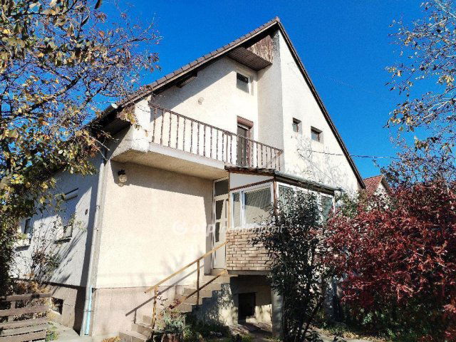 Eladó családi ház, Székesfehérvárott 80 M Ft, 4+2 szobás