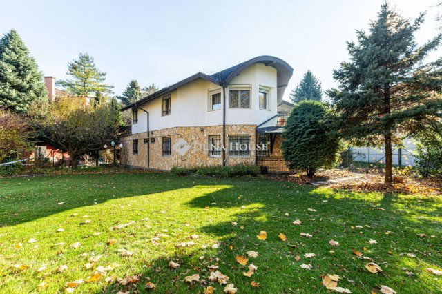 Eladó családi ház, Budapesten, II. kerületben 531.6 M Ft