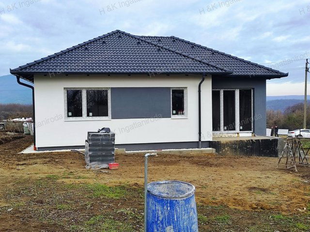 Eladó családi ház, Vácon 99.5 M Ft, 4 szobás