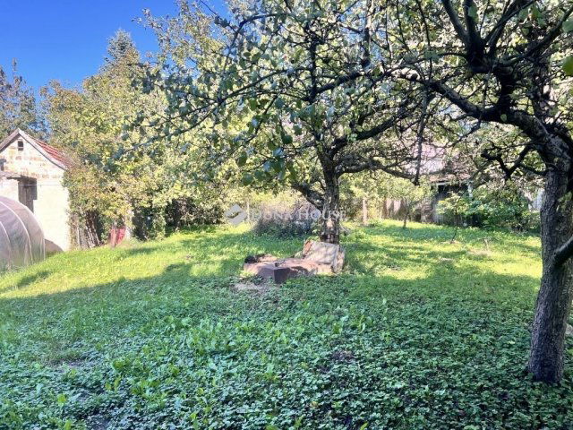 Eladó családi ház, Ajkán 53 M Ft, 4 szobás