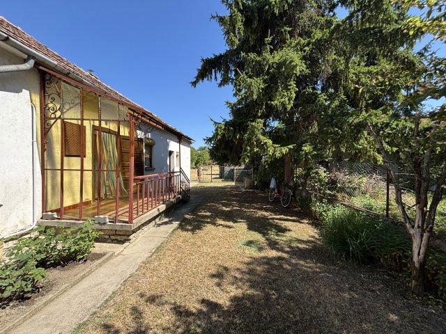 Eladó családi ház, Pécselyen 52 M Ft, 2 szobás