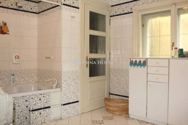 Eladó családi ház, Üllőn 303 M Ft, 12 szobás