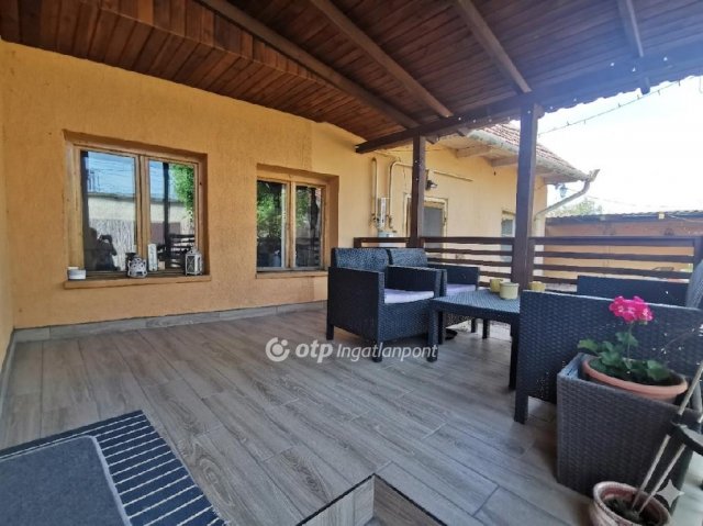 Eladó családi ház, Cegléden 62 M Ft, 2 szobás