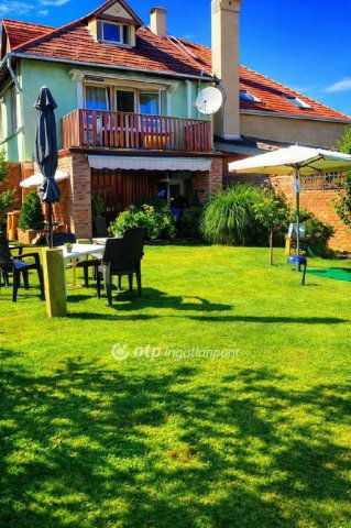 Eladó családi ház, Tatán 118 M Ft, 6 szobás